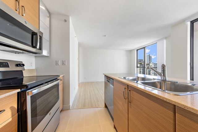 2b at 2502 - 977 Mainland Street, Heart of Yaletown, Vancouver West