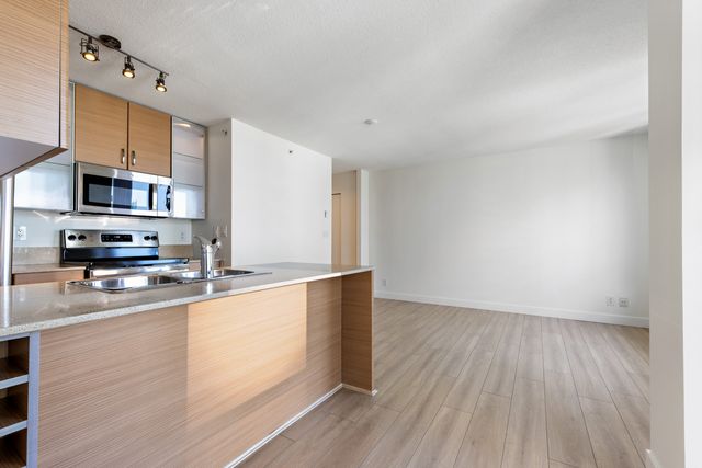 9-1 at 2502 - 977 Mainland Street, Heart of Yaletown, Vancouver West