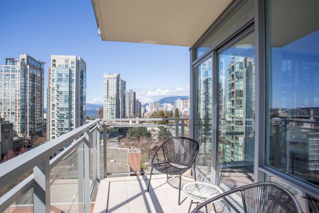 262692479-1 at 1005 - 1455 Howe Street, Beach District, Vancouver West