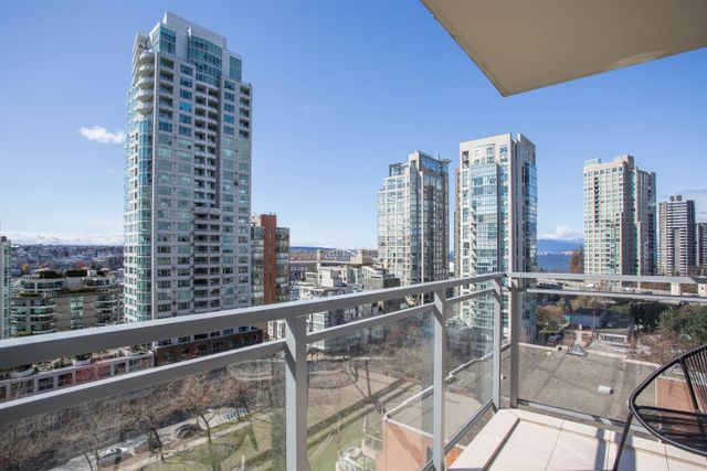 262692479-5 at 1005 - 1455 Howe Street, Beach District, Vancouver West