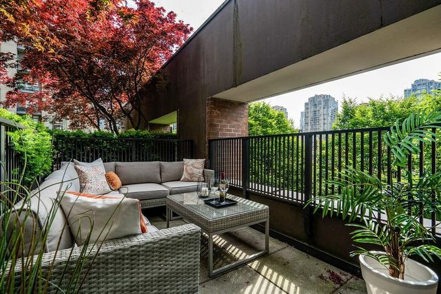 262754115-17 at 404 - 1055 Homer Street, Heart of Yaletown, Vancouver West