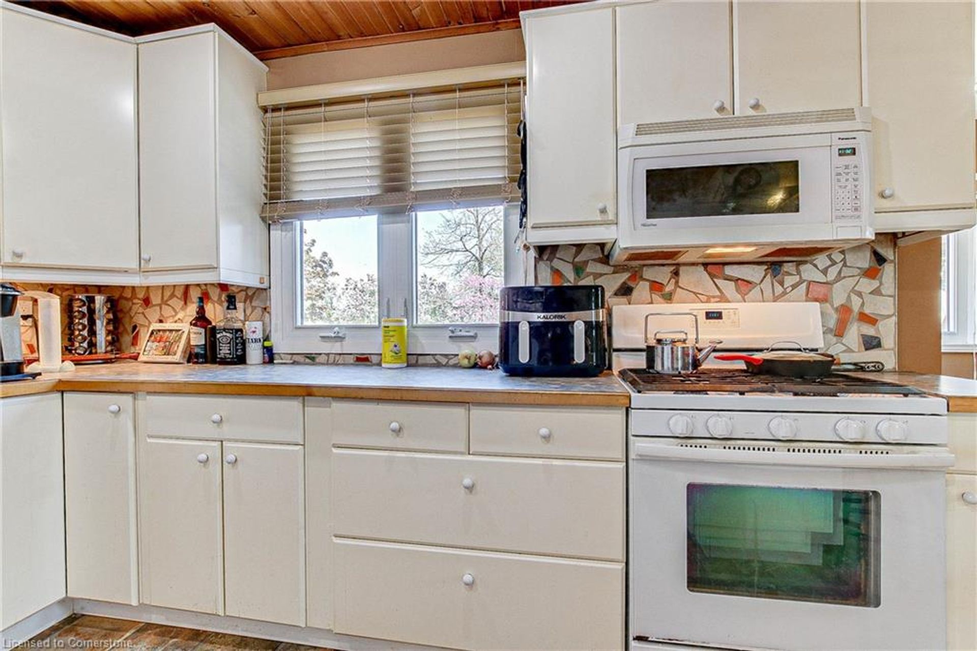 41-view-of-eating-area-from-kitchen at 88 Woodstock Avenue, Long Point 41-view-of-eating-area-from-kitchen at 88 Woodstock Avenue, Long Point