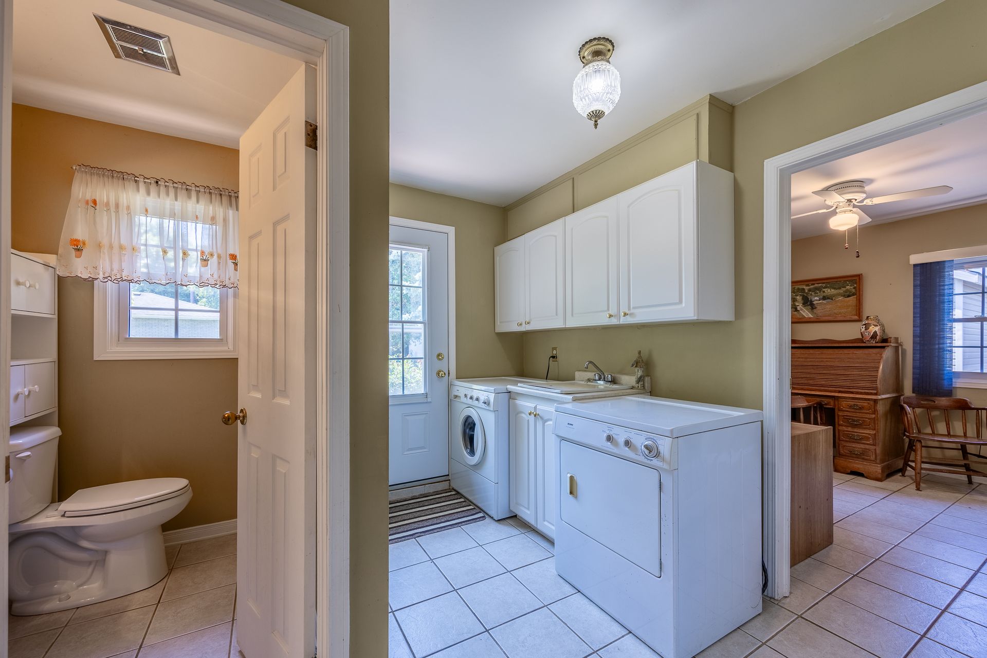 Laundry at 23 Backus Drive, Port Rowan Laundry at 23 Backus Drive, Port Rowan