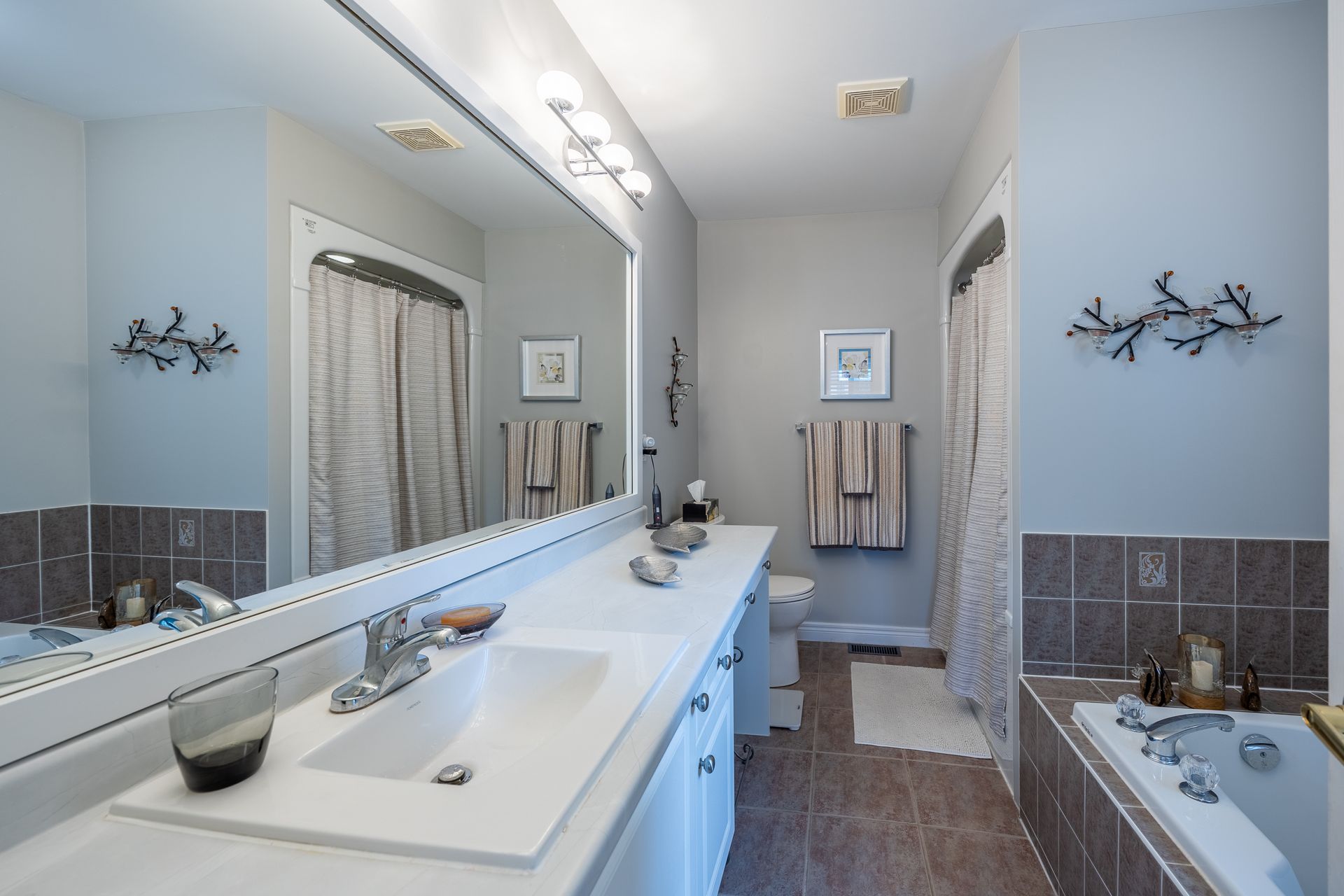 Ensuite Bathroom at 2 Carolina Way, Village of Long Point Bay, Port Rowan Ensuite Bathroom at 2 Carolina Way, Village of Long Point Bay, Port Rowan