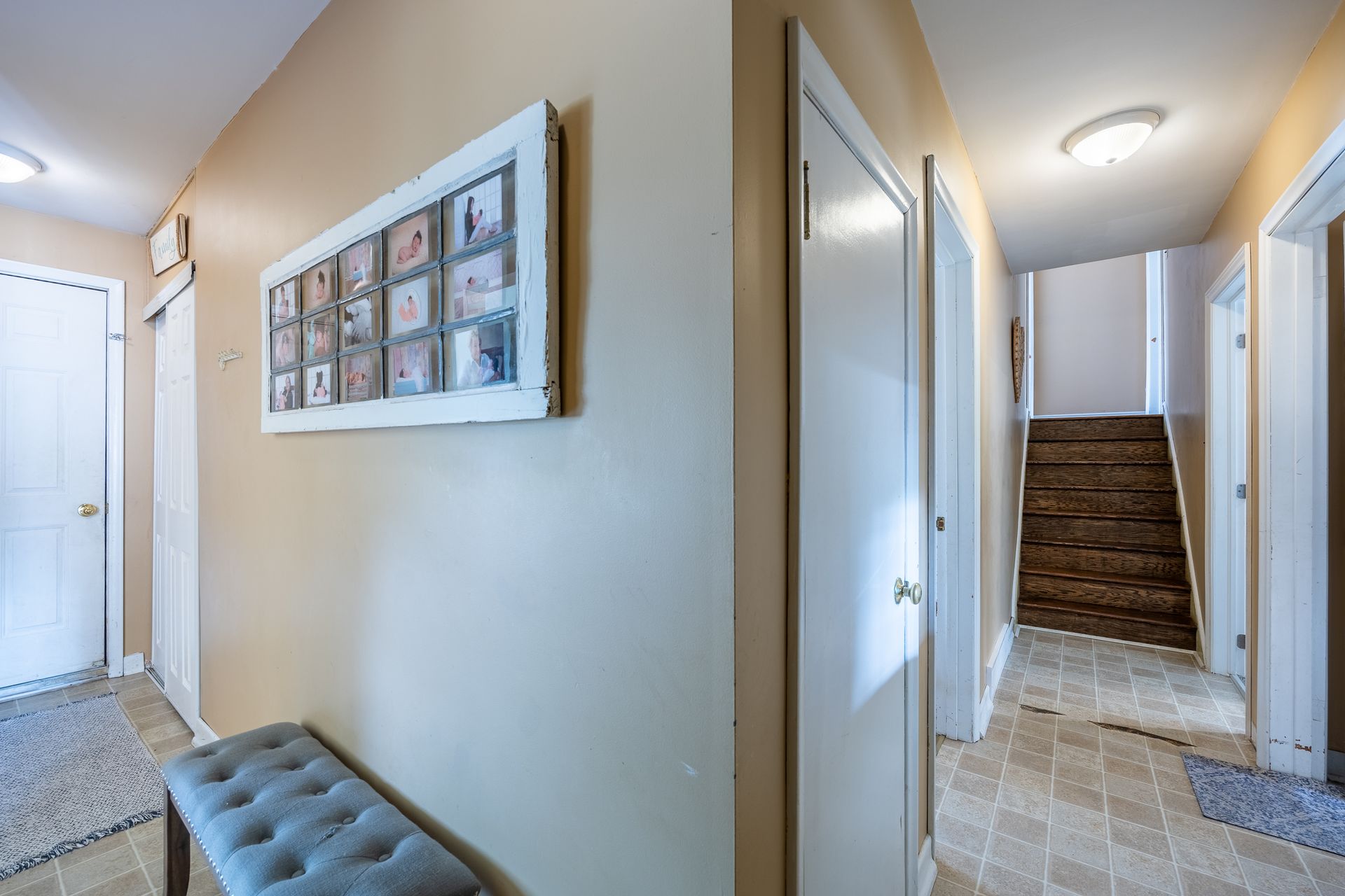 Entry at 5 Bint Avenue, Simcoe Entry at 5 Bint Avenue, Simcoe