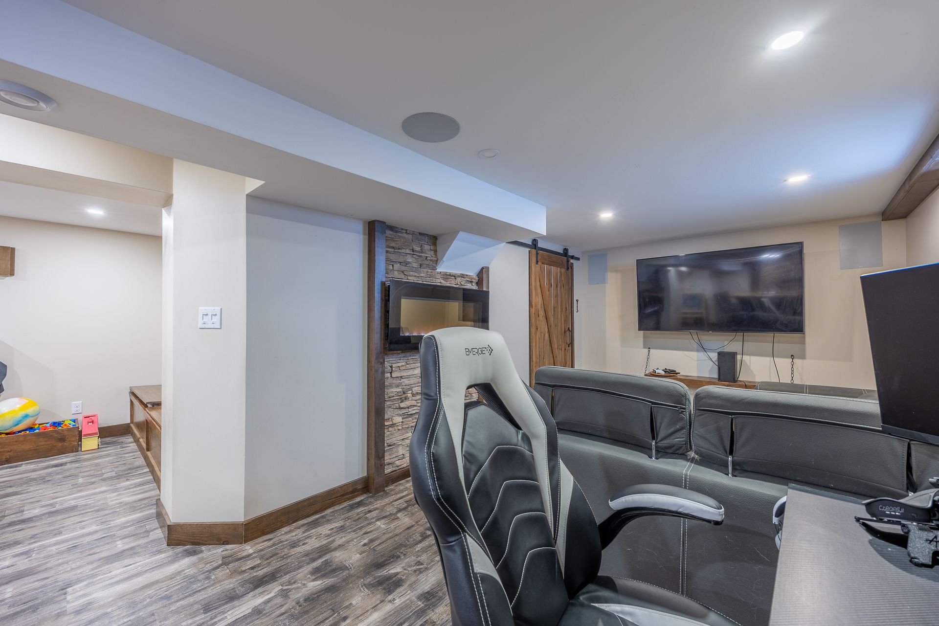 Family room at 5 Bint Avenue, Simcoe Family room at 5 Bint Avenue, Simcoe