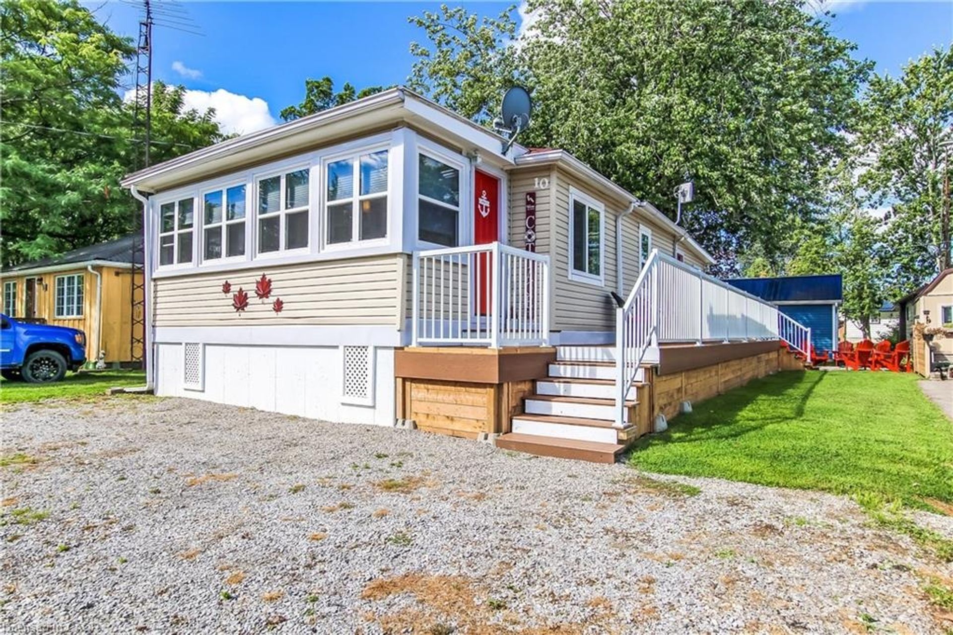 10 Fourth Avenue, Long Point photo number 1