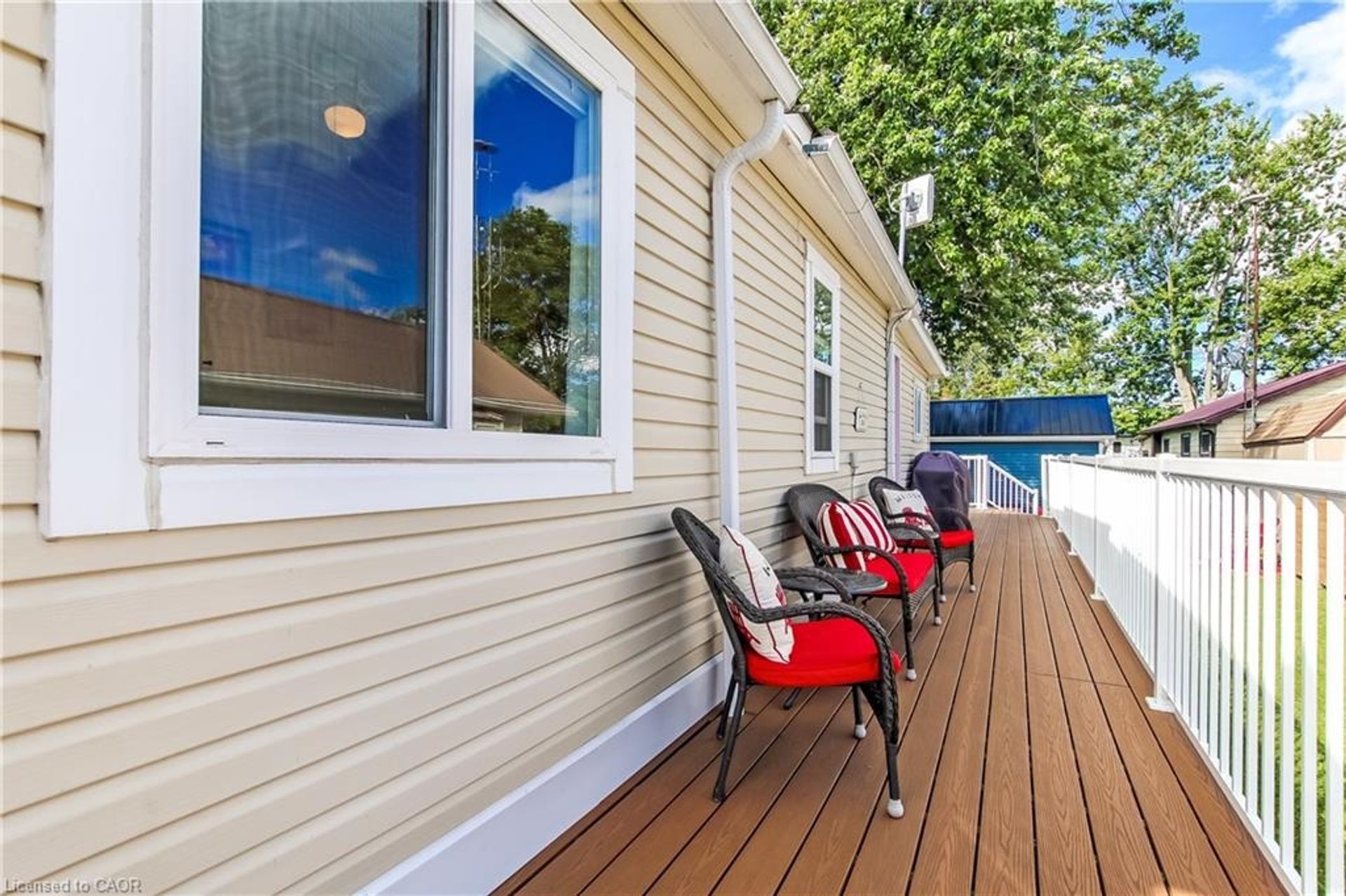 Spacious new upper deck at 10 Fourth Avenue, Long Point Spacious new upper deck at 10 Fourth Avenue, Long Point