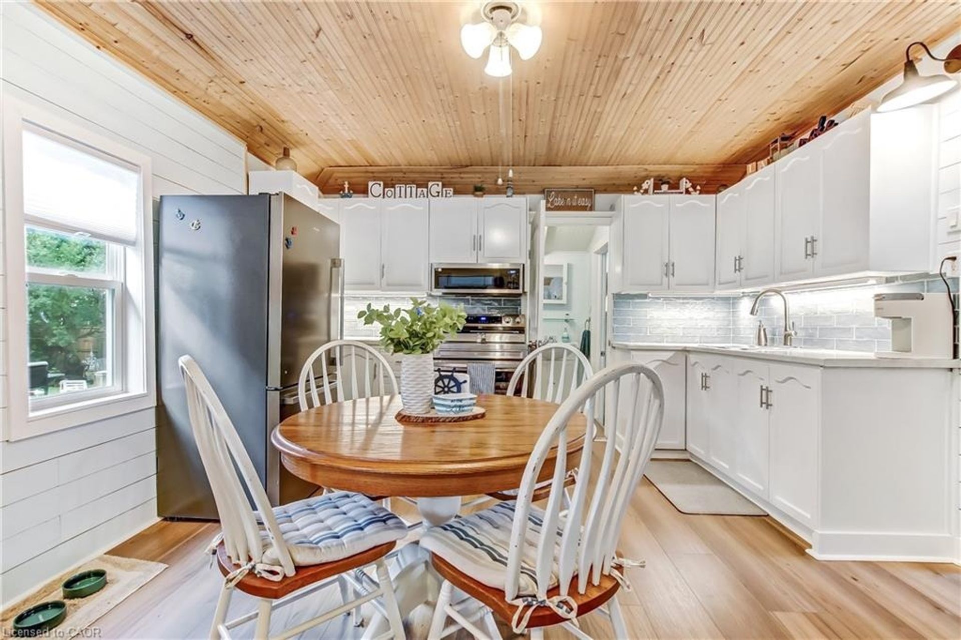 Dining Area at 10 Fourth Avenue, Long Point Dining Area at 10 Fourth Avenue, Long Point