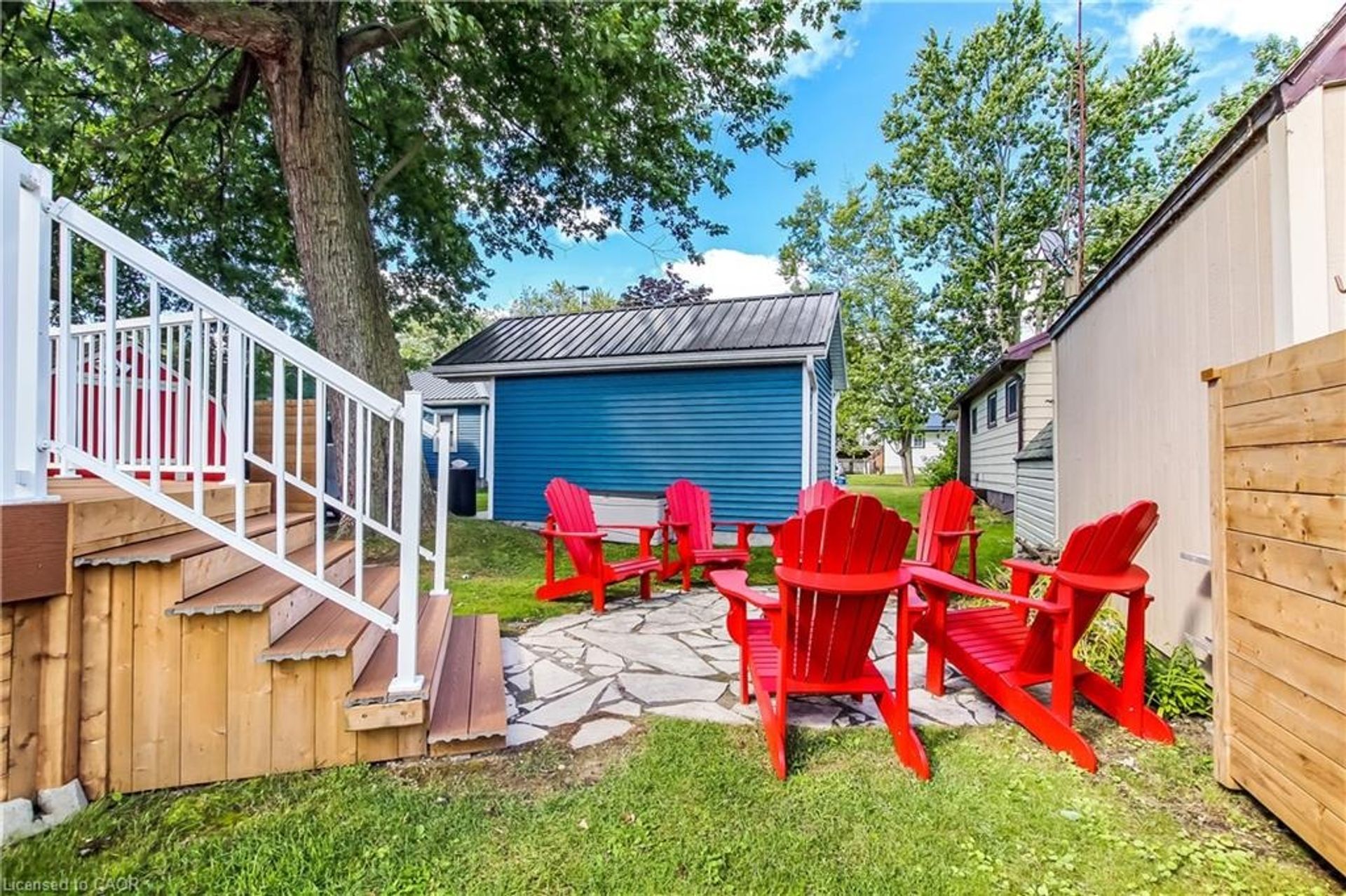 Yard at 10 Fourth Avenue, Long Point Yard at 10 Fourth Avenue, Long Point