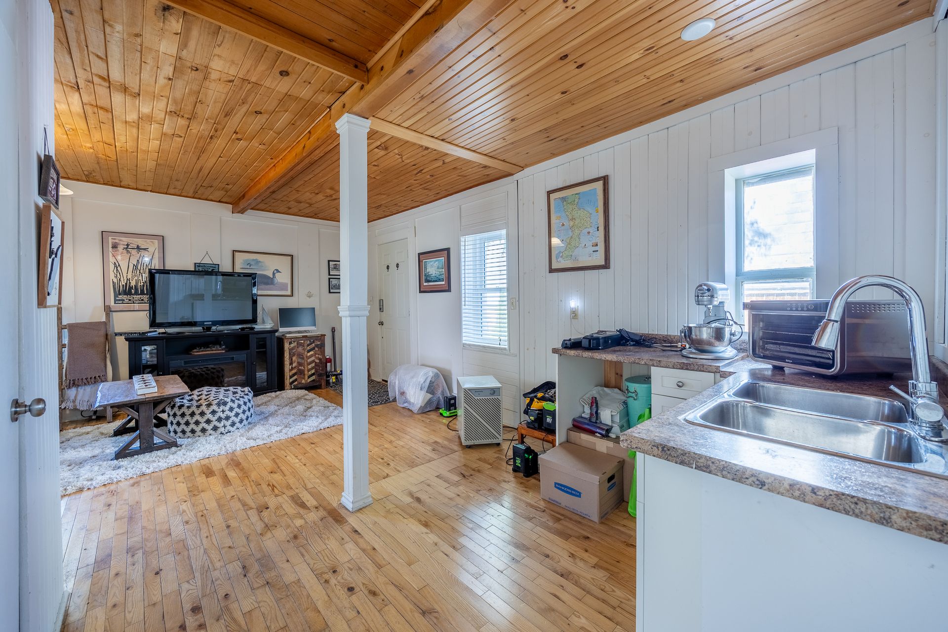 Family Room at 1047 Bay Street, Port Rowan Family Room at 1047 Bay Street, Port Rowan