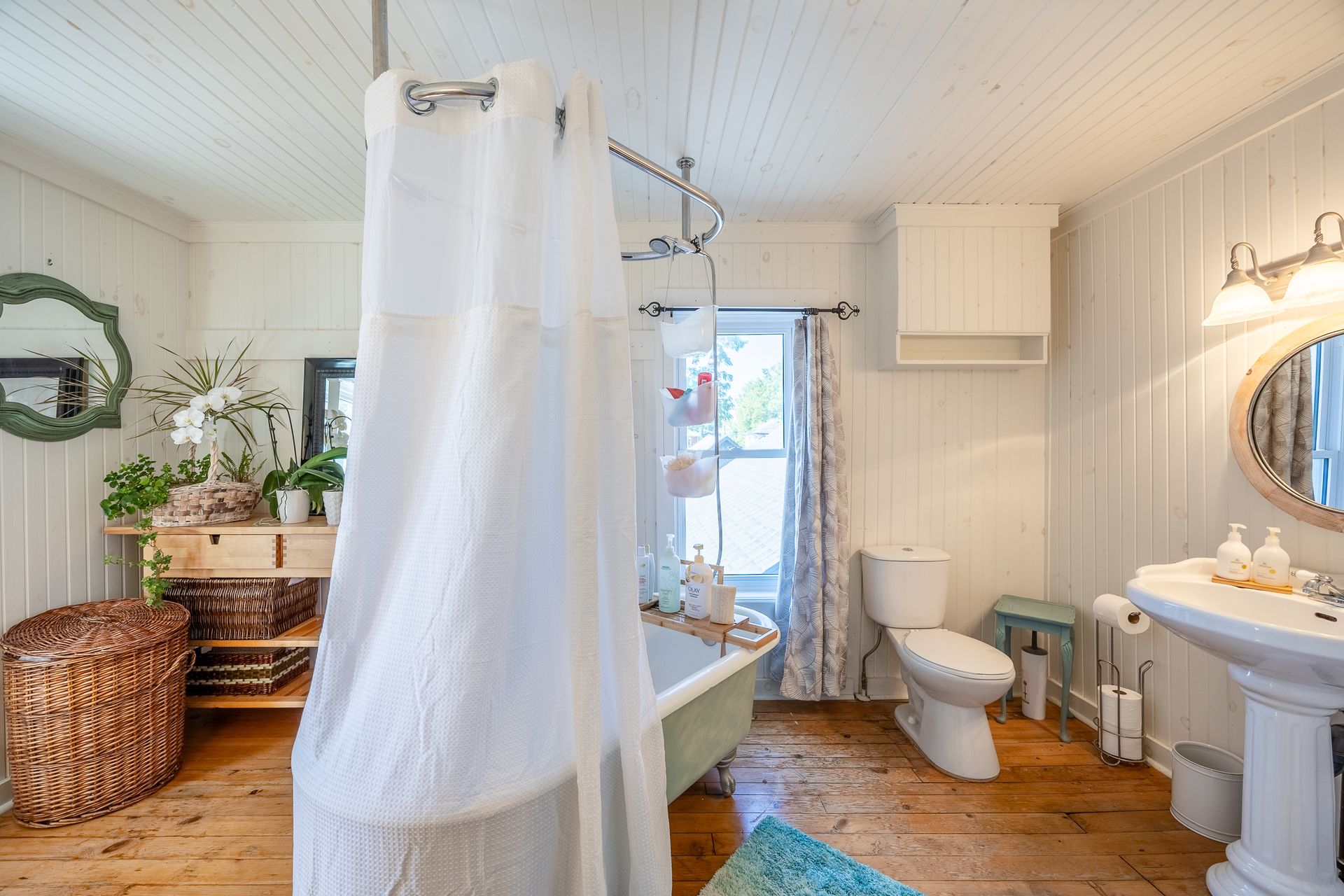 Bathroom at 1047 Bay Street, Port Rowan Bathroom at 1047 Bay Street, Port Rowan