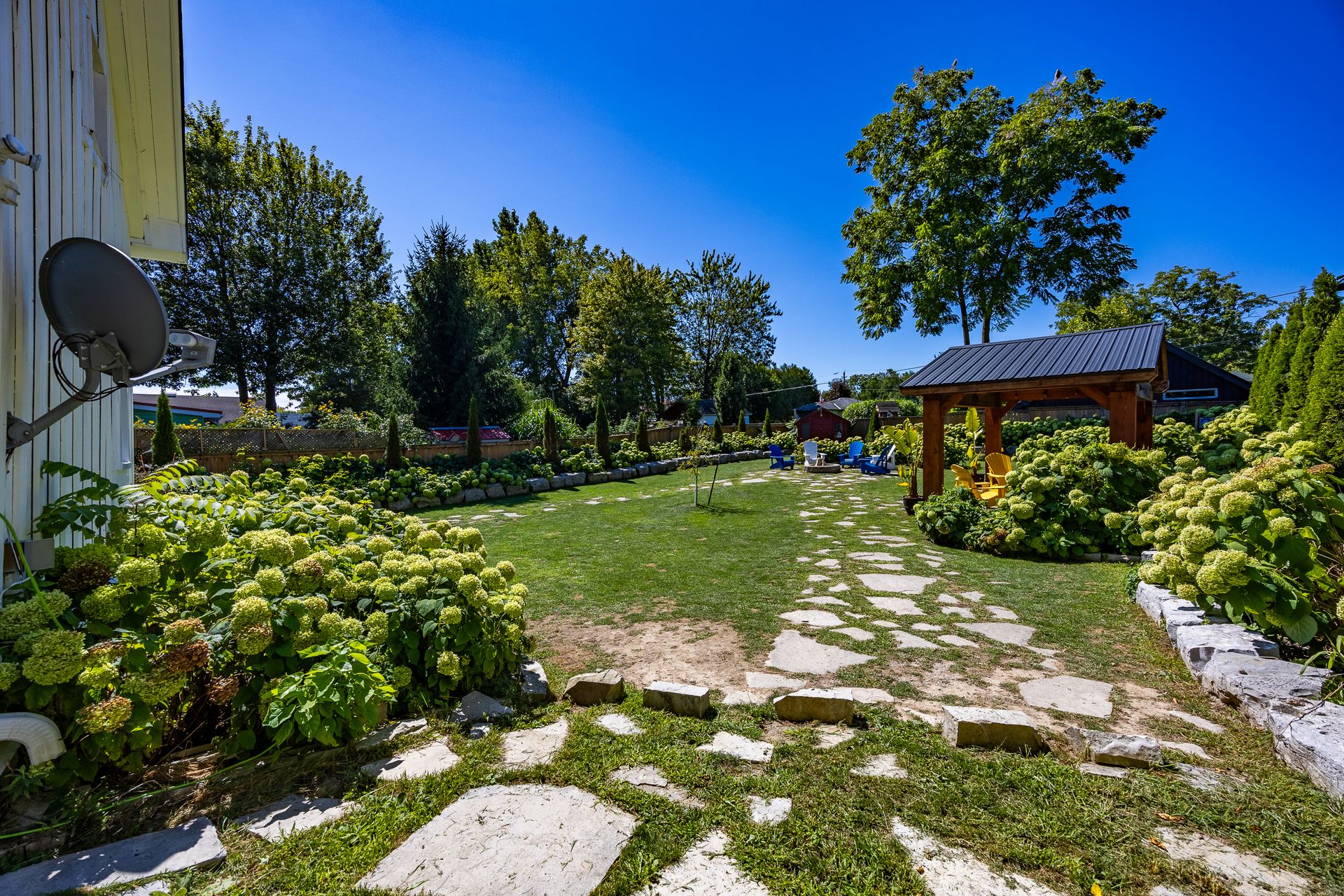 yard at 1047 Bay Street, Port Rowan yard at 1047 Bay Street, Port Rowan