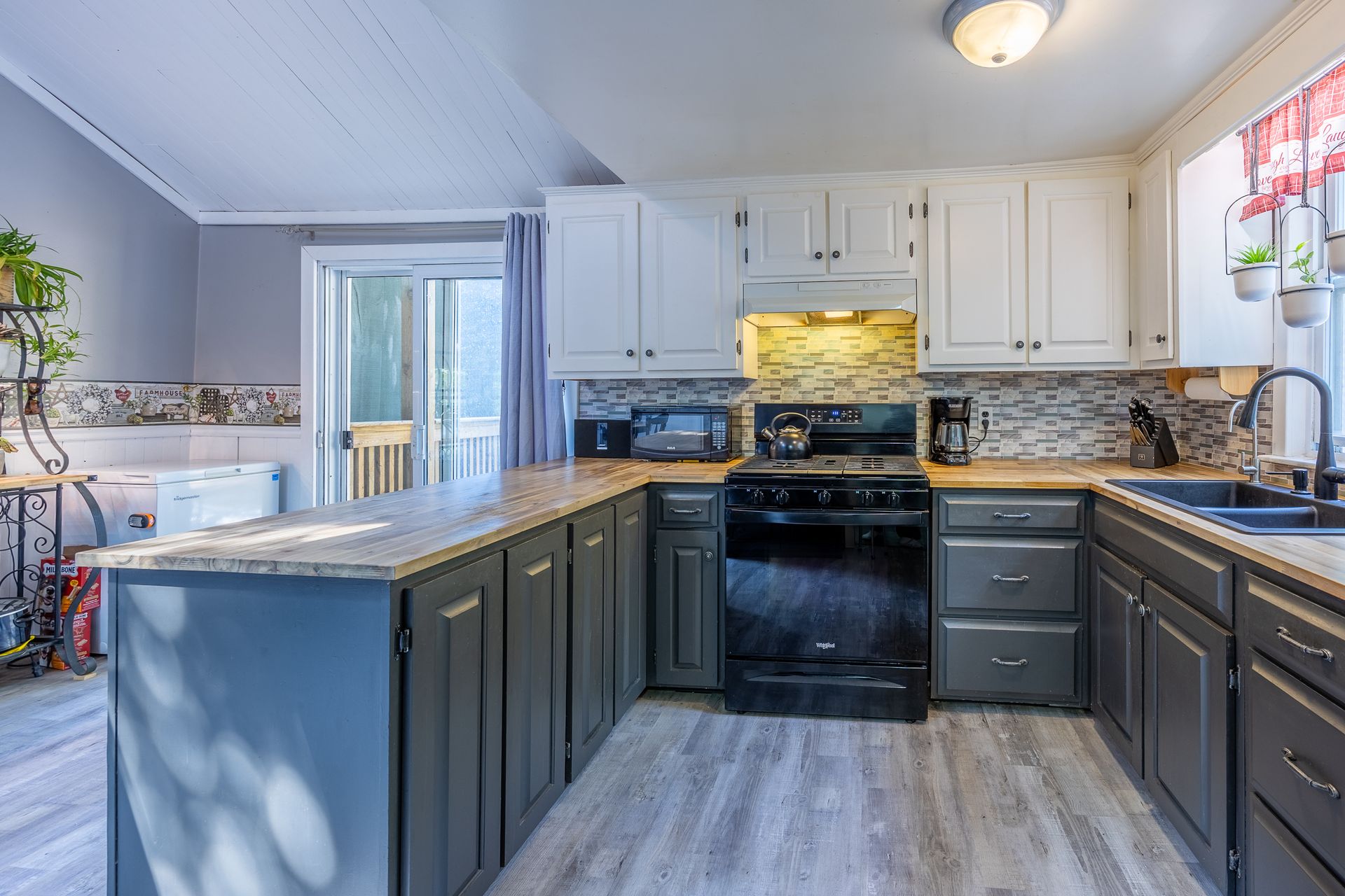 Kitchen at 2036 Main Street, Walsingham Kitchen at 2036 Main Street, Walsingham