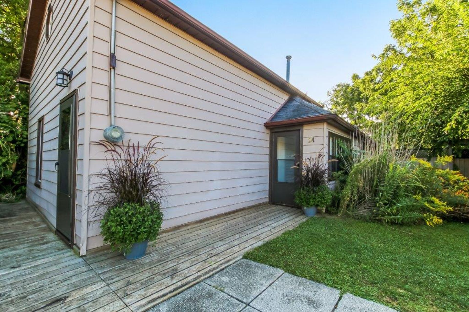 main entrance with side door/sun room at 24 Centre Street, Port Rowan main entrance with side door/sun room at 24 Centre Street, Port Rowan