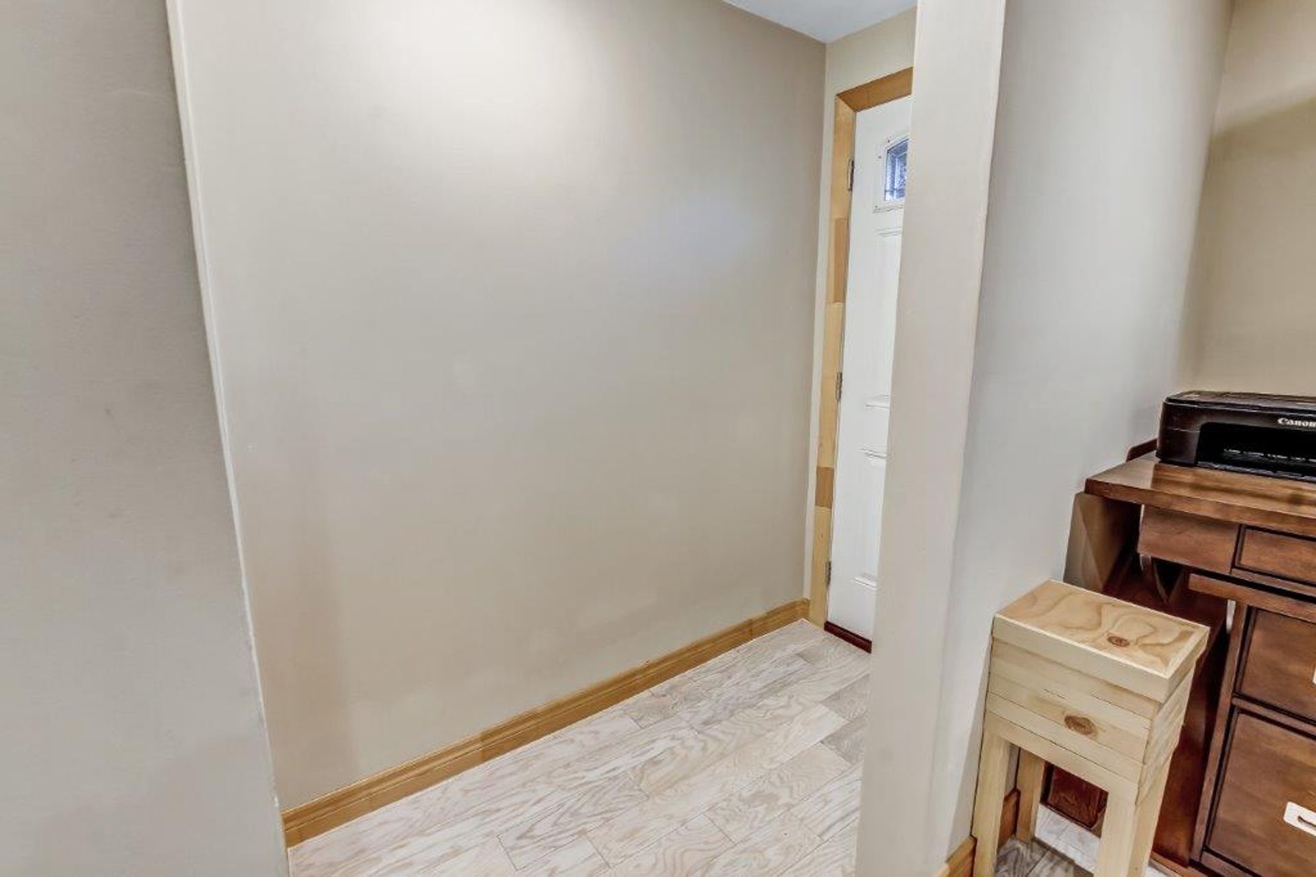 front entrance foyer at 24 Centre Street, Port Rowan front entrance foyer at 24 Centre Street, Port Rowan