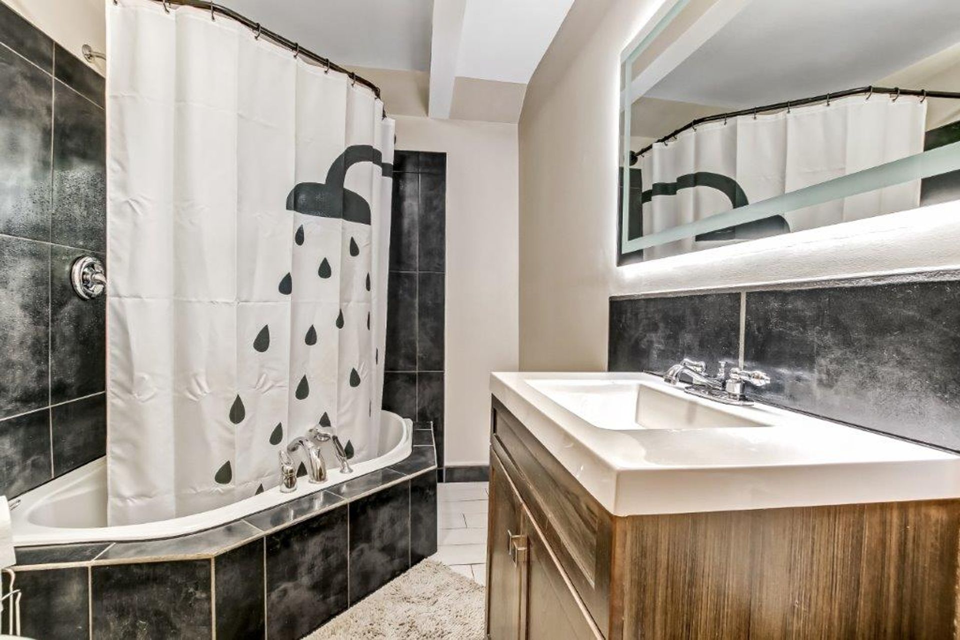 main level 4 piece bathroom at 24 Centre Street, Port Rowan main level 4 piece bathroom at 24 Centre Street, Port Rowan