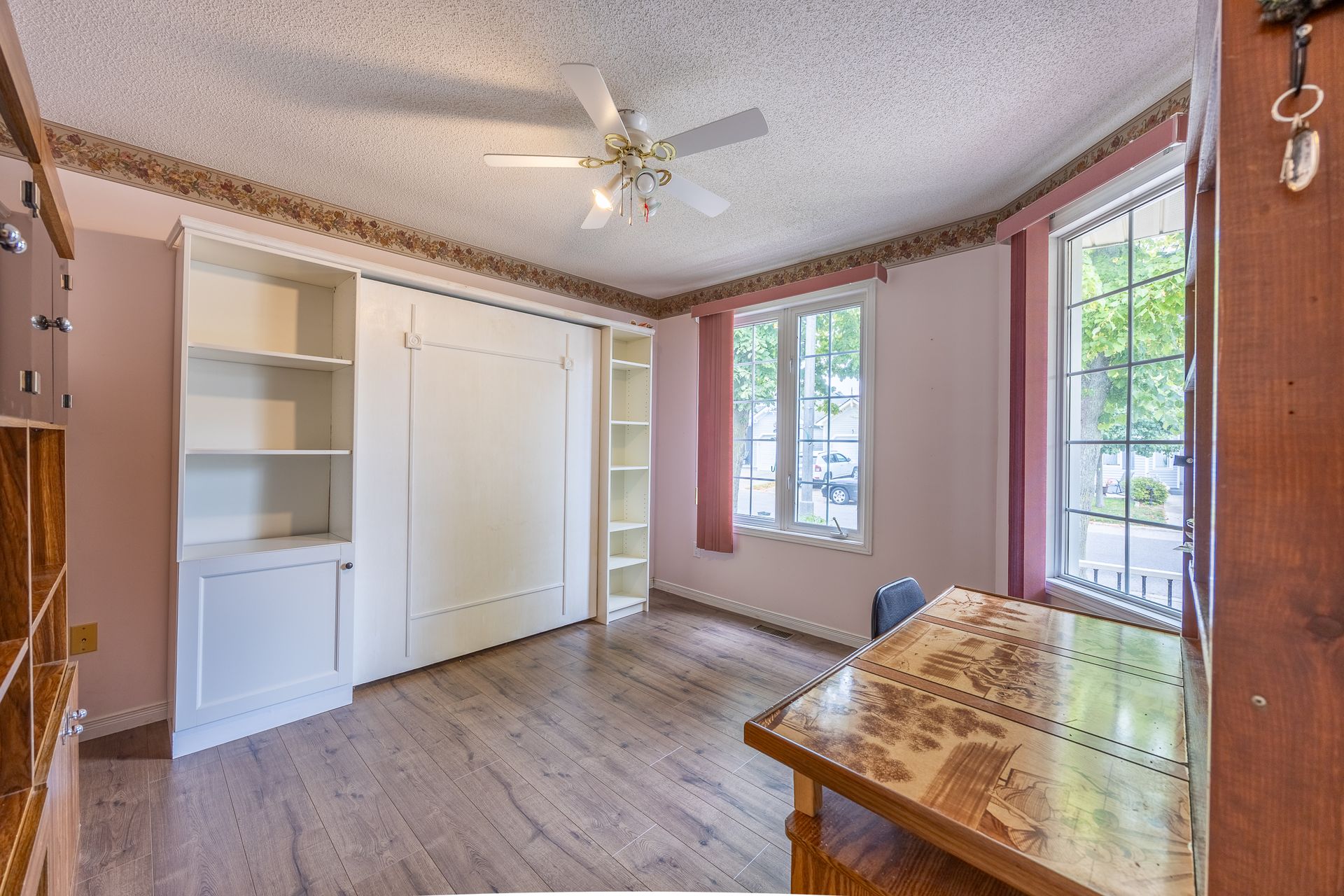 Front room with murphy bed at 4 Walsingham Drive, Village of Long Point Bay, Port Rowan Front room with murphy bed at 4 Walsingham Drive, Village of Long Point Bay, Port Rowan