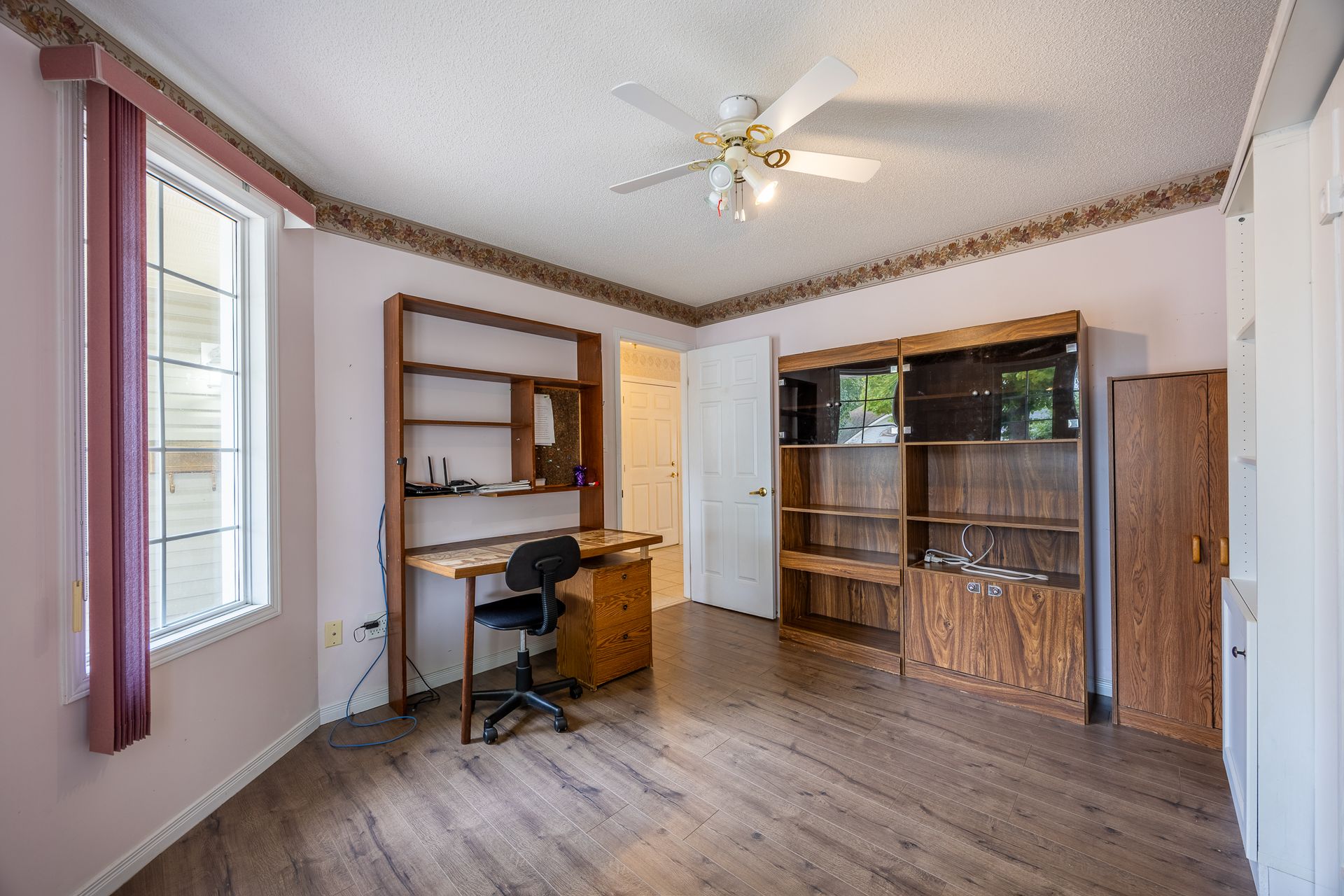 Front room at 4 Walsingham Drive, Village of Long Point Bay, Port Rowan Front room at 4 Walsingham Drive, Village of Long Point Bay, Port Rowan