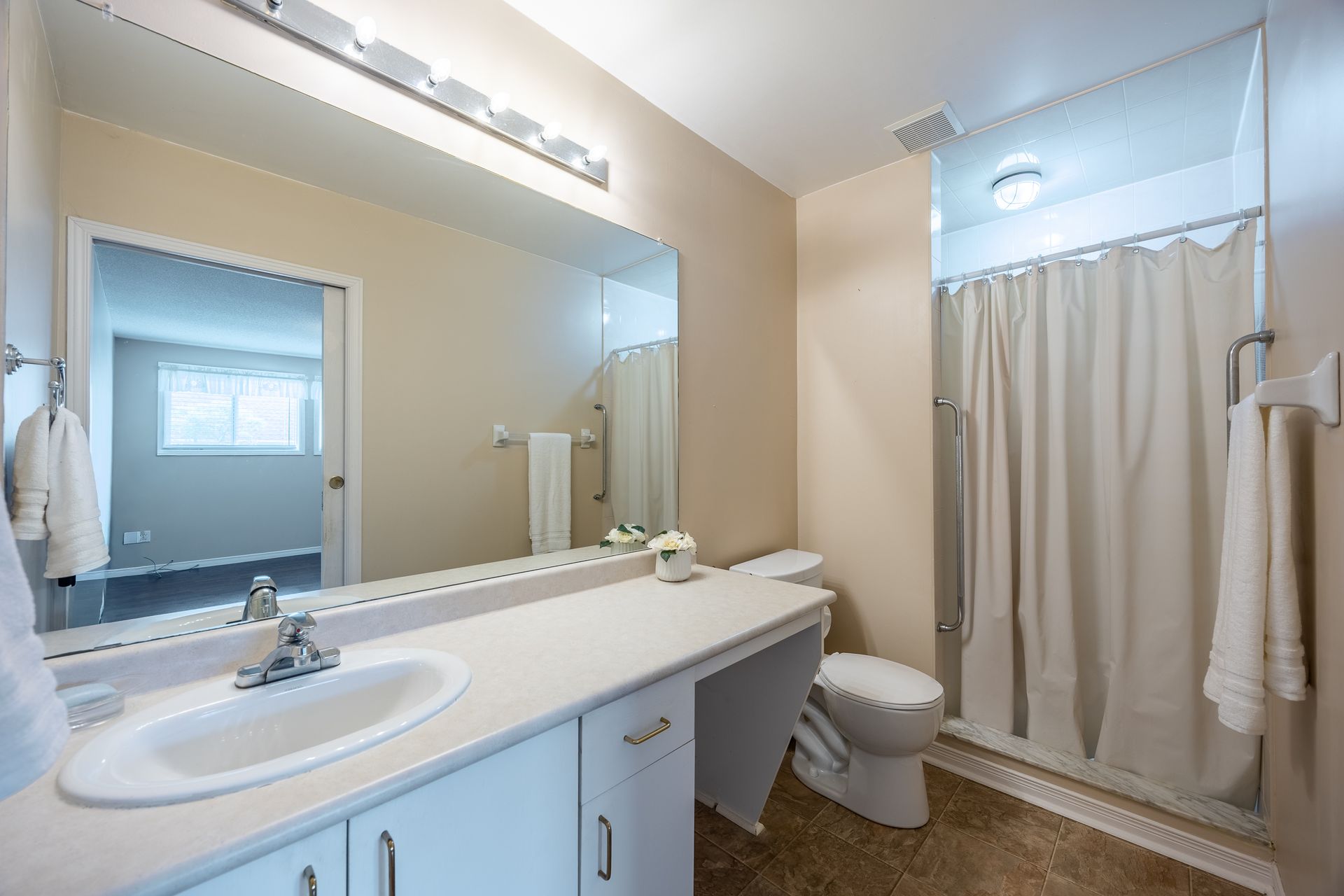 Main bath at 4 Walsingham Drive, Village of Long Point Bay, Port Rowan Main bath at 4 Walsingham Drive, Village of Long Point Bay, Port Rowan