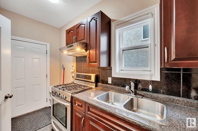 3332-18-street-silver-berry-edmonton-26 at 3332 18 Street, Silver Berry, Edmonton