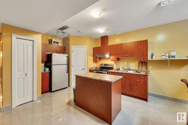 3332-18-street-silver-berry-edmonton-63 at 3332 18 Street, Silver Berry, Edmonton