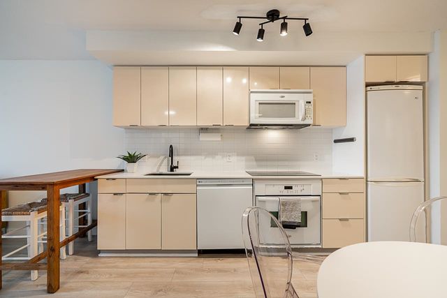 788-hamilton-street-downtown-vw-vancouver-west-08 at 1907 - 788 Hamilton Street, Downtown VW, Vancouver West