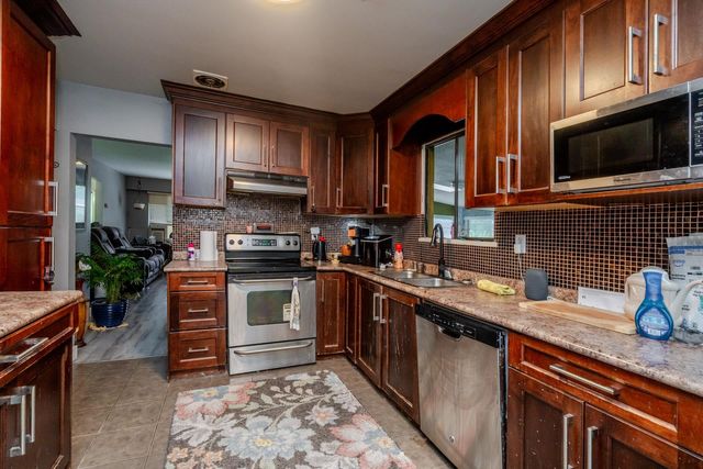 654-linton-street-central-coquitlam-coquitlam-17 at 654 Linton Street, Central Coquitlam, Coquitlam