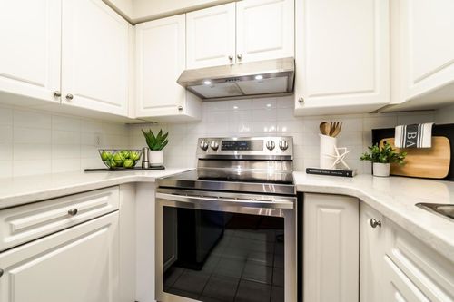 kitchen at 404 - 888 Bute Street, West End VW, Vancouver West
