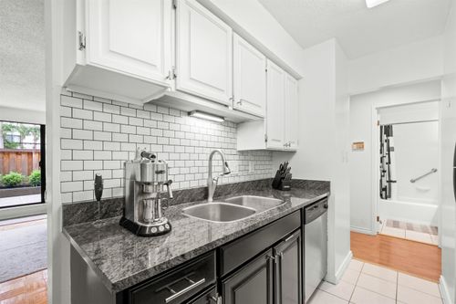 708-eighth-avenue-uptown-nw-new-westminster-07 at 102 - 708 Eighth Avenue, Uptown NW, New Westminster