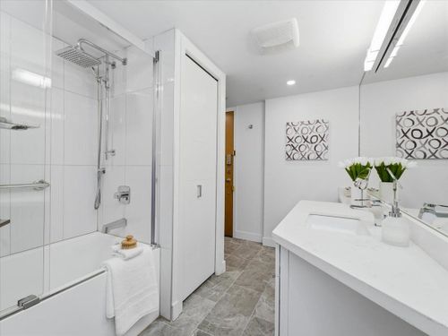 168-chadwick-court-lower-lonsdale-north-vancouver-23 at 209 - 168 Chadwick Court, Lower Lonsdale, North Vancouver