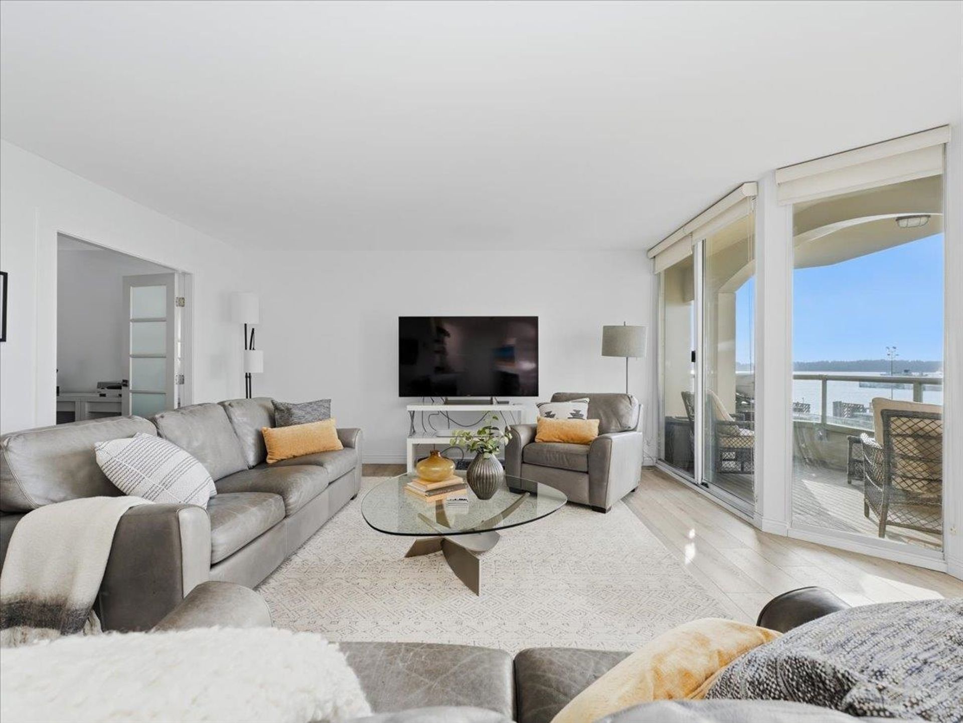 209 - 168 Chadwick Court, Lower Lonsdale, North Vancouver 