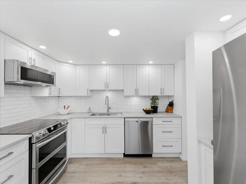 168-chadwick-court-lower-lonsdale-north-vancouver-09 at 209 - 168 Chadwick Court, Lower Lonsdale, North Vancouver