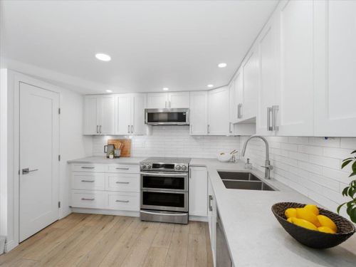 168-chadwick-court-lower-lonsdale-north-vancouver-10 at 209 - 168 Chadwick Court, Lower Lonsdale, North Vancouver