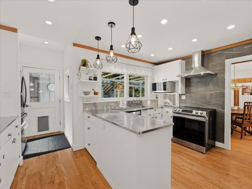 1650-mathers-avenue-ambleside-west-vancouver-08 at 1650 Mathers Avenue, Ambleside, West Vancouver