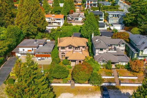 1523-lawson-avenue-ambleside-west-vancouver-37 at 1523 Lawson Avenue, Ambleside, West Vancouver