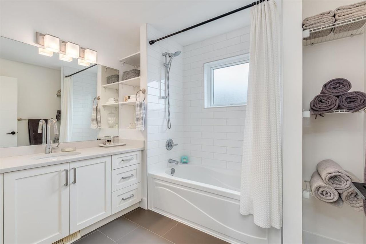 bath-2 at 269 E 4th Avenue, Lower Lonsdale, North Vancouver bath-2 at 269 E 4th Avenue, Lower Lonsdale, North Vancouver