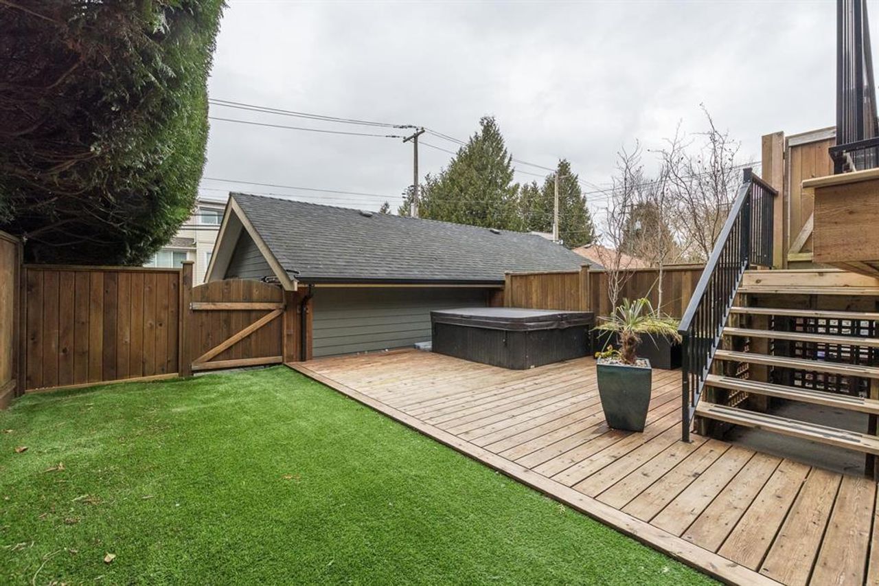 deck-4 at 269 E 4th Avenue, Lower Lonsdale, North Vancouver deck-4 at 269 E 4th Avenue, Lower Lonsdale, North Vancouver