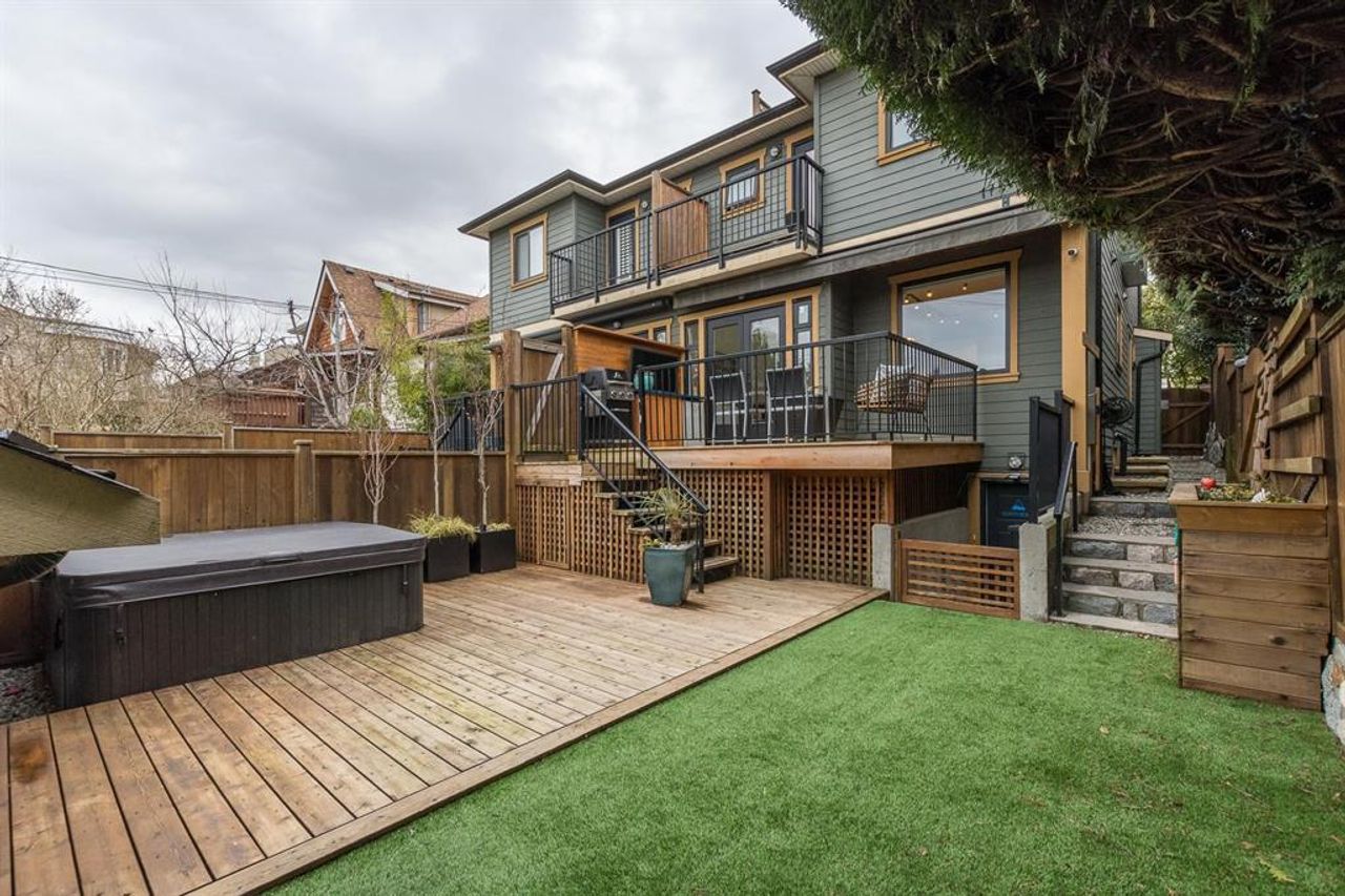 deck-5 at 269 E 4th Avenue, Lower Lonsdale, North Vancouver deck-5 at 269 E 4th Avenue, Lower Lonsdale, North Vancouver
