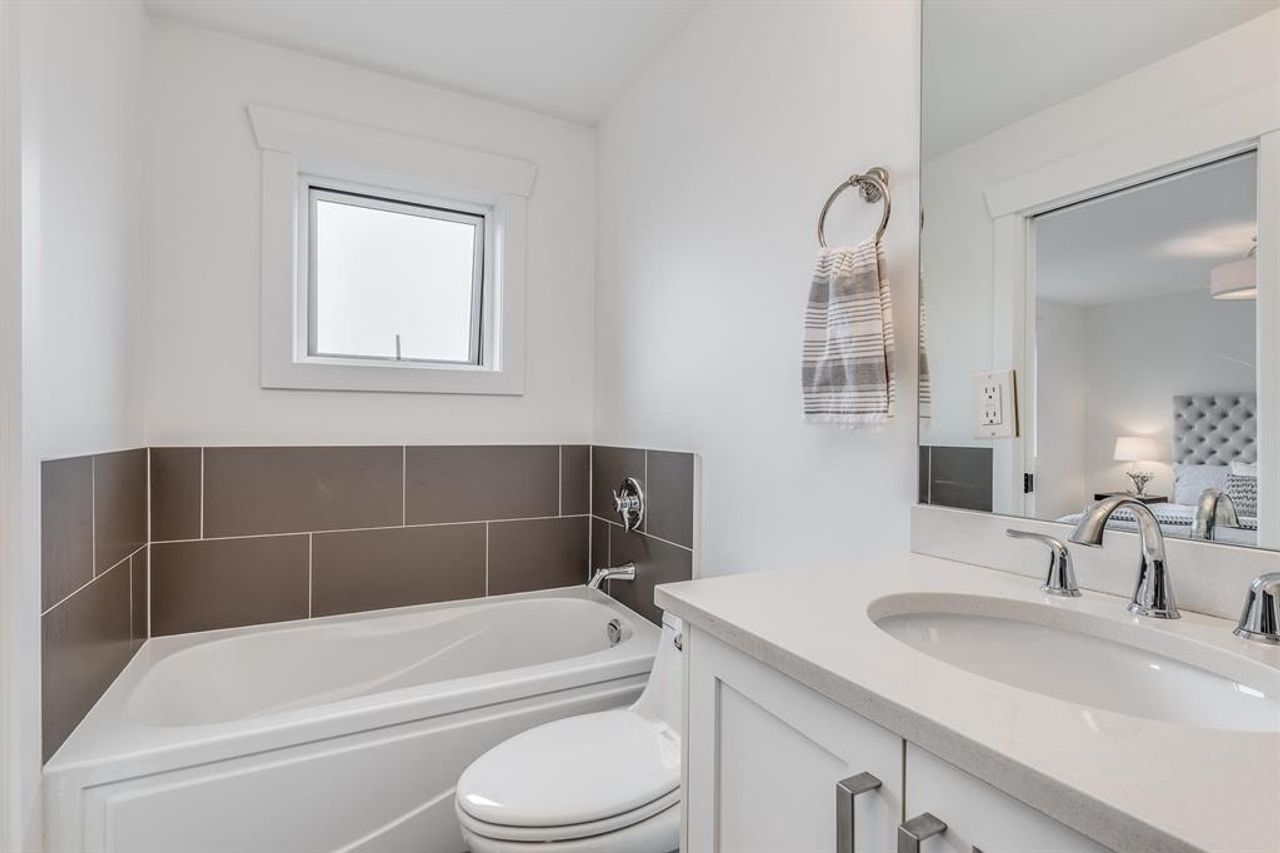 m-bath-2 at 269 E 4th Avenue, Lower Lonsdale, North Vancouver m-bath-2 at 269 E 4th Avenue, Lower Lonsdale, North Vancouver