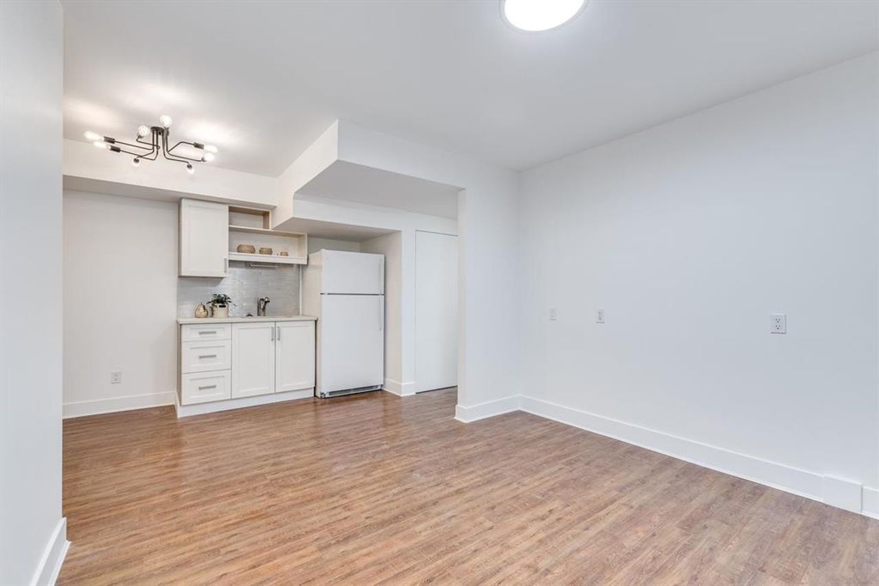 suite at 269 E 4th Avenue, Lower Lonsdale, North Vancouver suite at 269 E 4th Avenue, Lower Lonsdale, North Vancouver