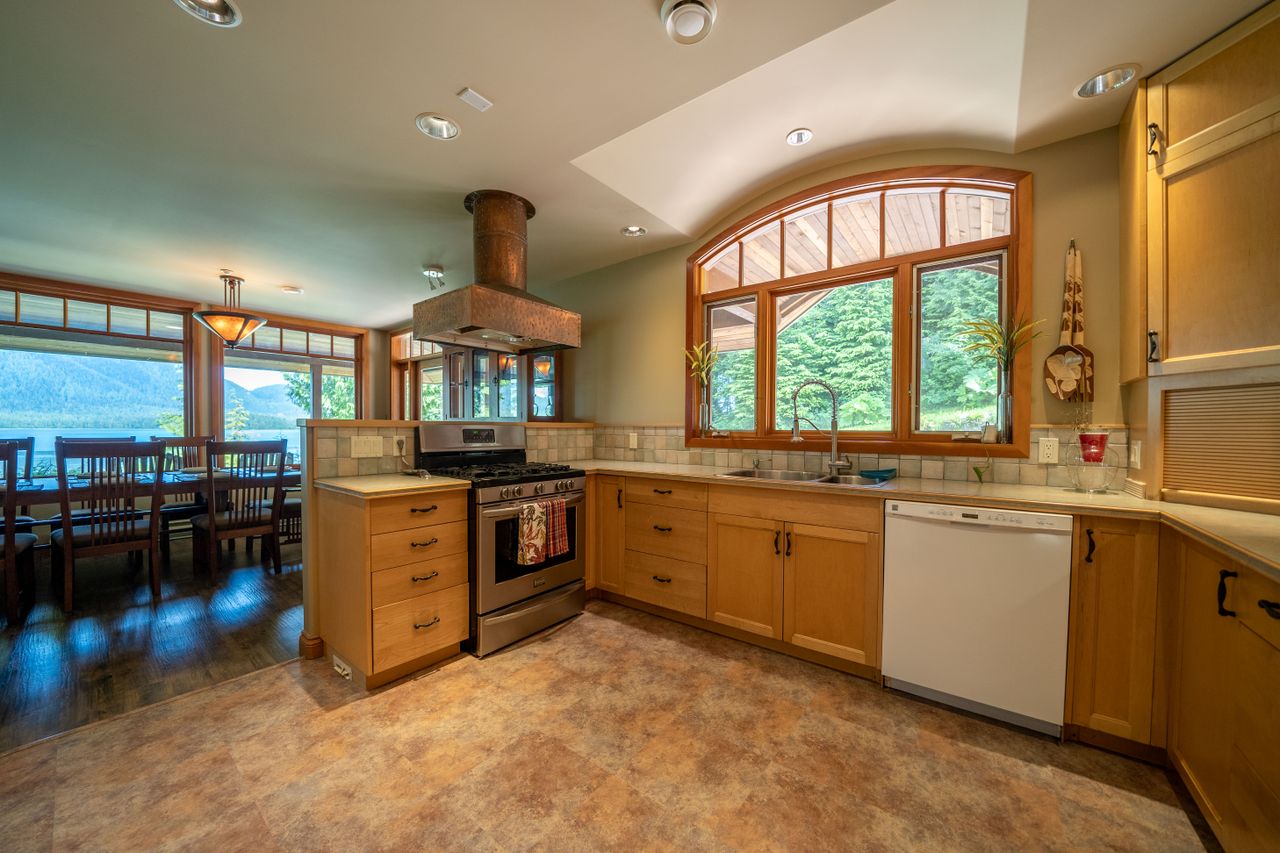 j_kelsey_20210616_0613-hdr at 950 Campbell Street j_kelsey_20210616_0613-hdr at 950 Campbell Street