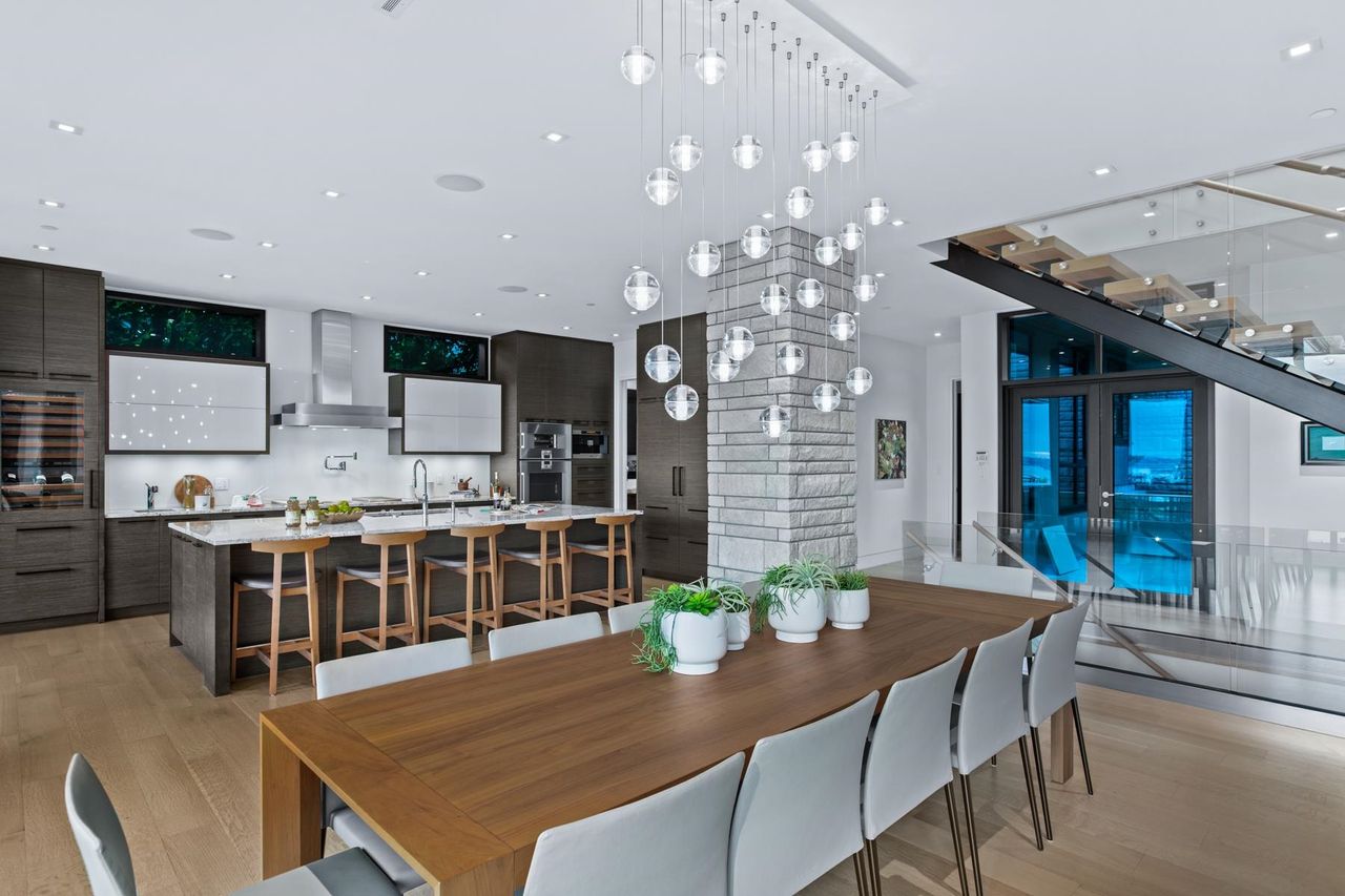 dining at 3598 Creery Avenue, West Bay, West Vancouver dining at 3598 Creery Avenue, West Bay, West Vancouver