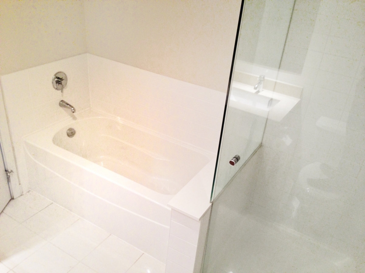 Bathtub at 519 - 1133 Homer, Yaletown, Vancouver West Bathtub at 519 - 1133 Homer, Yaletown, Vancouver West