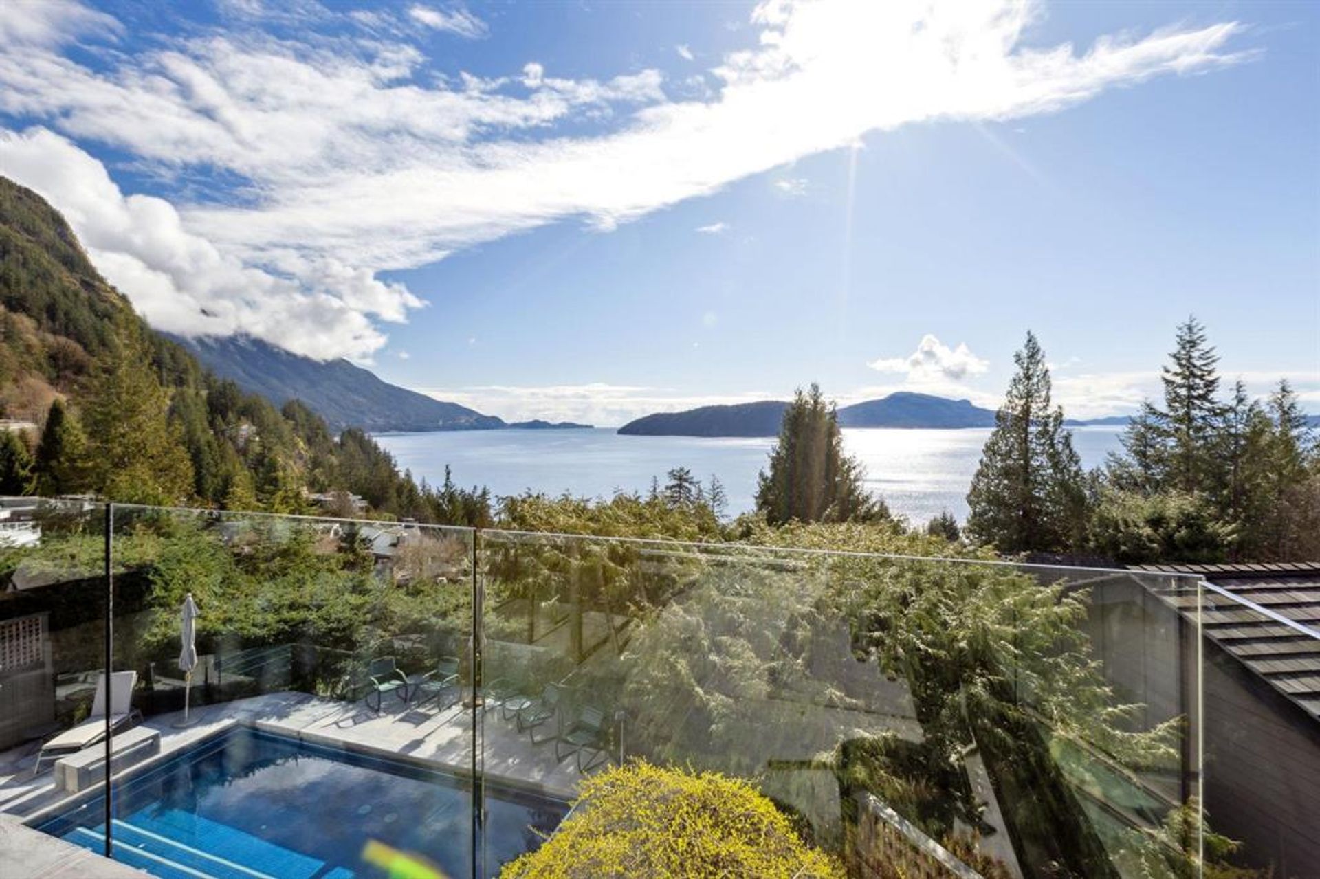35 Periwinkle Place, Lions Bay, West Vancouver photo number 1 35 Periwinkle Place, Lions Bay, West Vancouver photo number 1