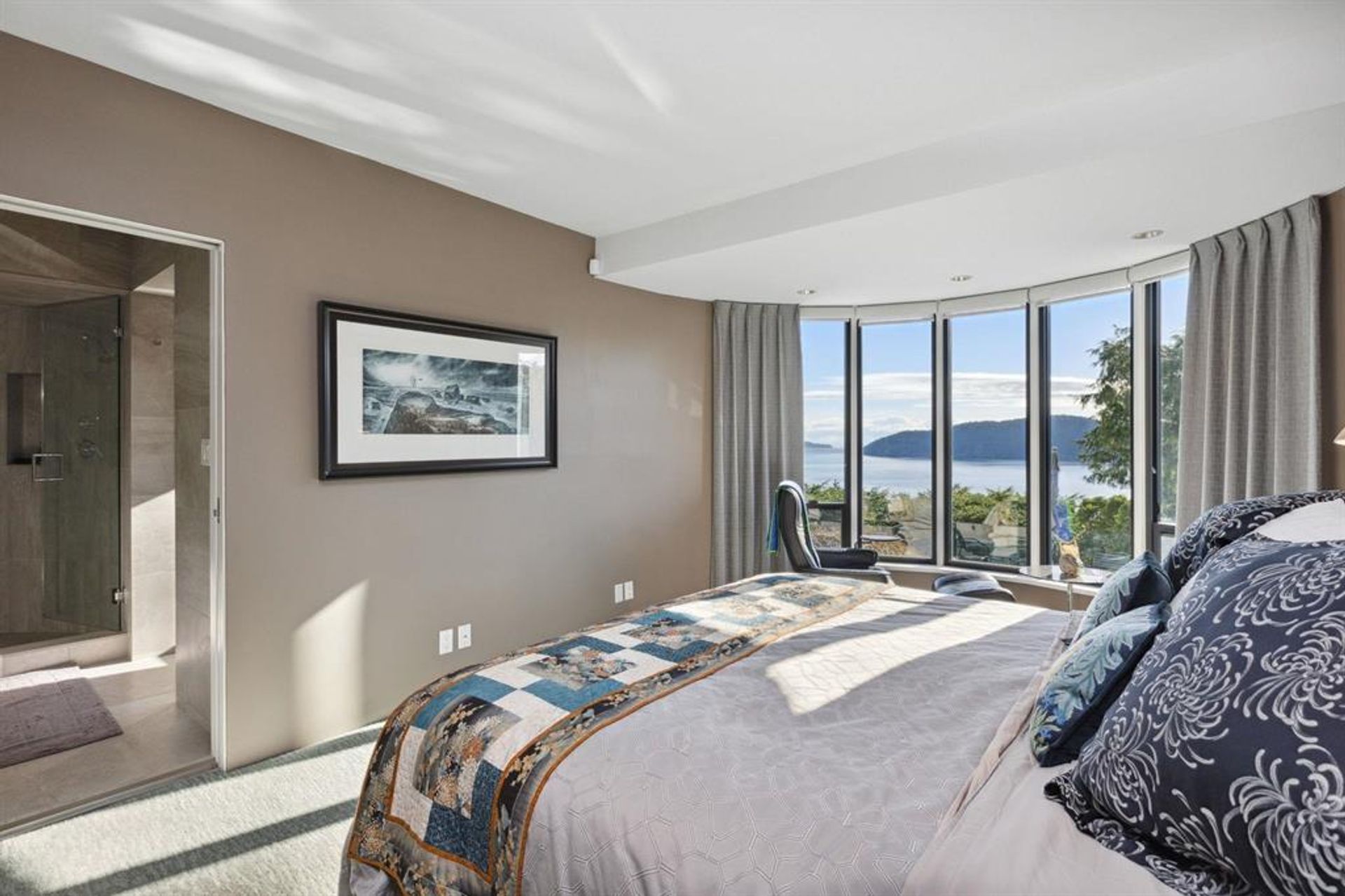 35-periwinkle-primary-bedroom at 35 Periwinkle Place, Lions Bay, West Vancouver 35-periwinkle-primary-bedroom at 35 Periwinkle Place, Lions Bay, West Vancouver