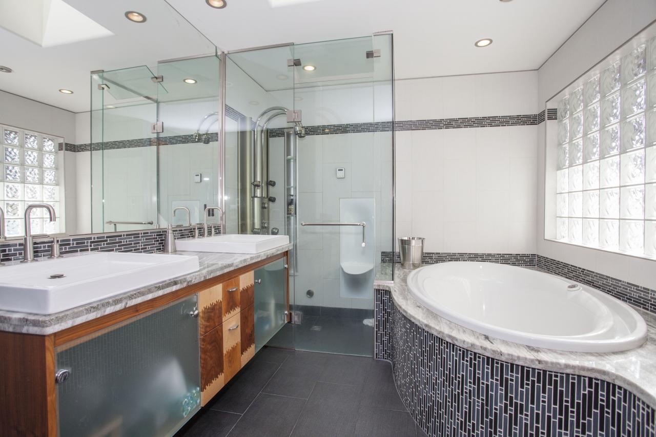 Master En-suite Spa-like Bathroom with ceiling tub filler! at 6416  Ave, Horseshoe Bay WV, West Vancouver Master En-suite Spa-like Bathroom with ceiling tub filler! at 6416  Ave, Horseshoe Bay WV, West Vancouver