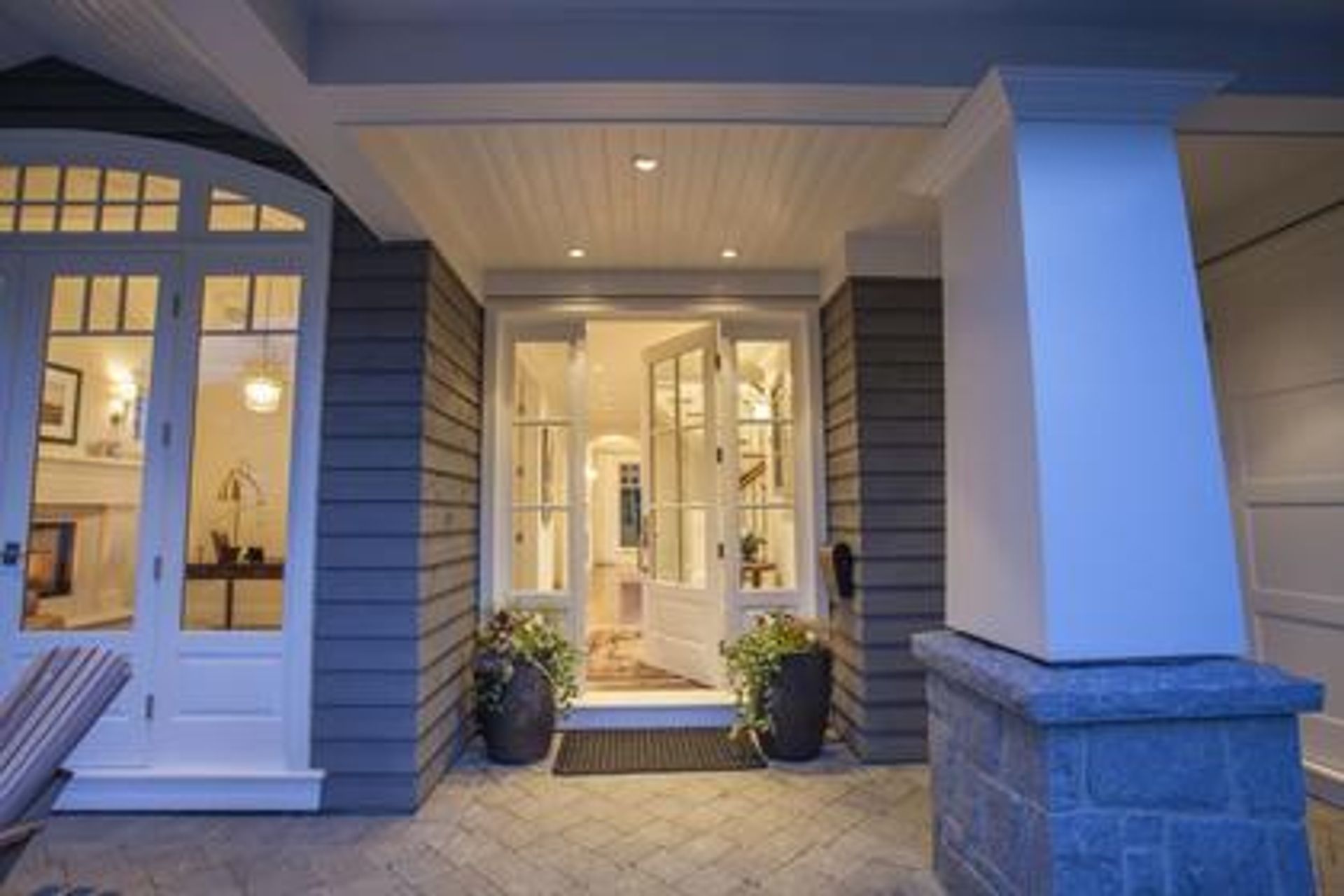 high101-1 at 2478 Kings, Dundarave, West Vancouver high101-1 at 2478 Kings, Dundarave, West Vancouver