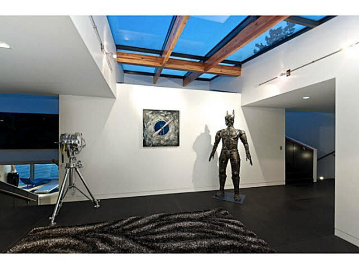 Entrance Foyer at 5535  Place, Eagle Harbour, West Vancouver Entrance Foyer at 5535  Place, Eagle Harbour, West Vancouver