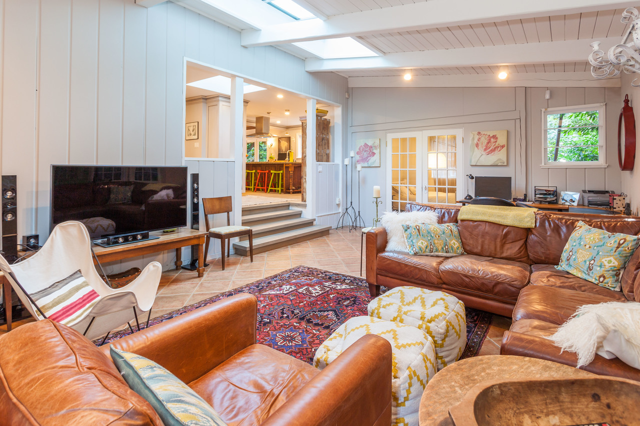 high-5 at 4565 Keith Road, Caulfeild, West Vancouver high-5 at 4565 Keith Road, Caulfeild, West Vancouver